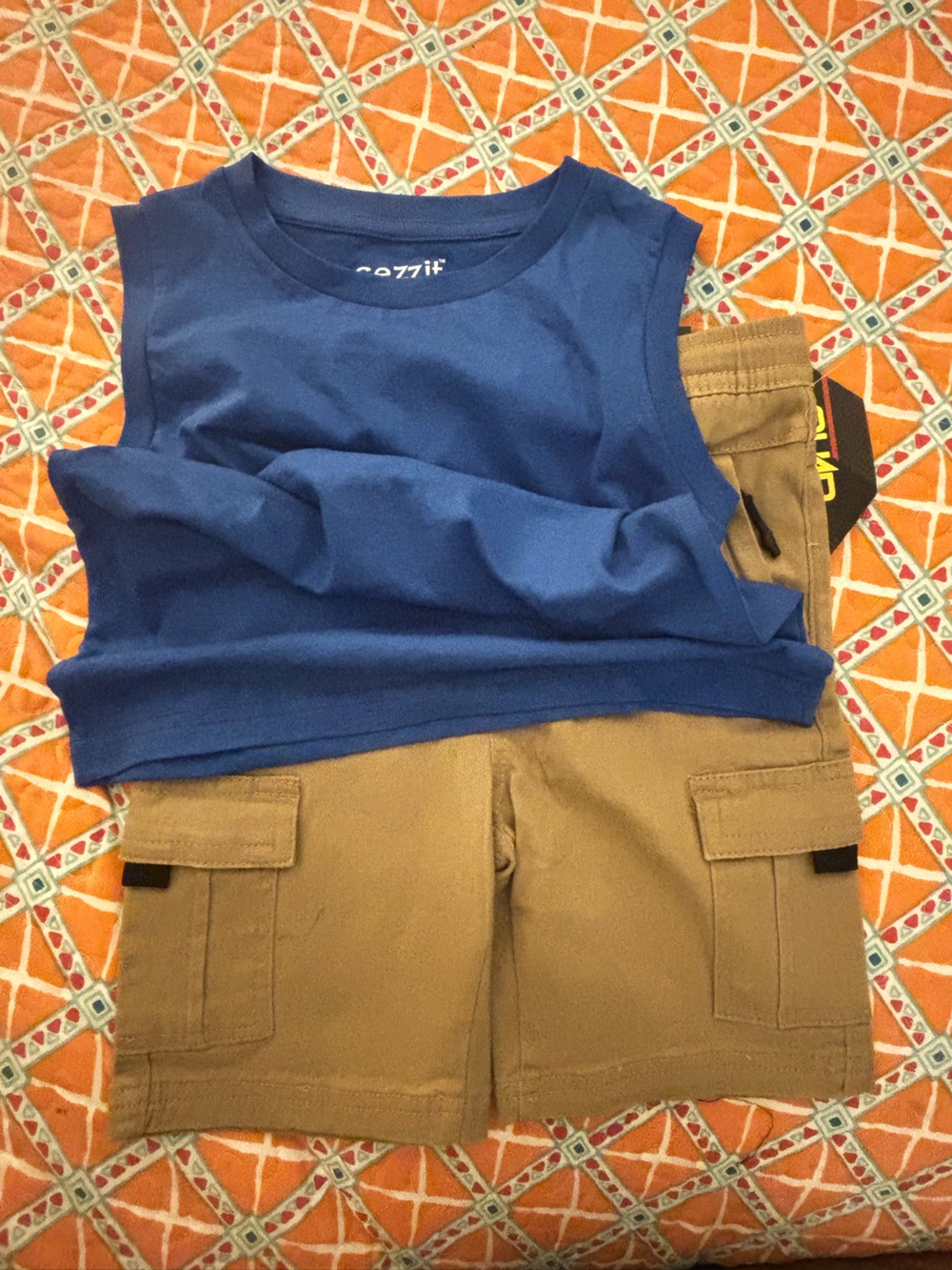 QUAD SEVEN BOYS/GIRLS KHAKI CARGO SHORTS, size 5
